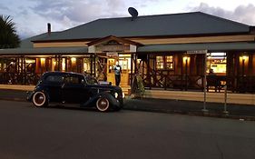 Bororen Hotel Motel